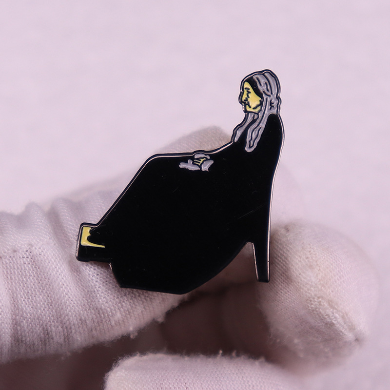 Hard Enamel Pins Classic Art B - огляд і ціна Vintage Fashion Illustration