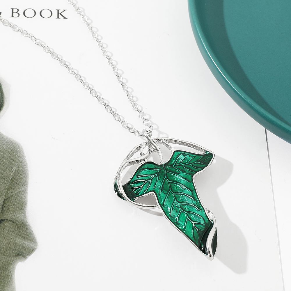 Vintage Green Leaf Pendant Nec - огляд і ціна Vintage Fashion Designers